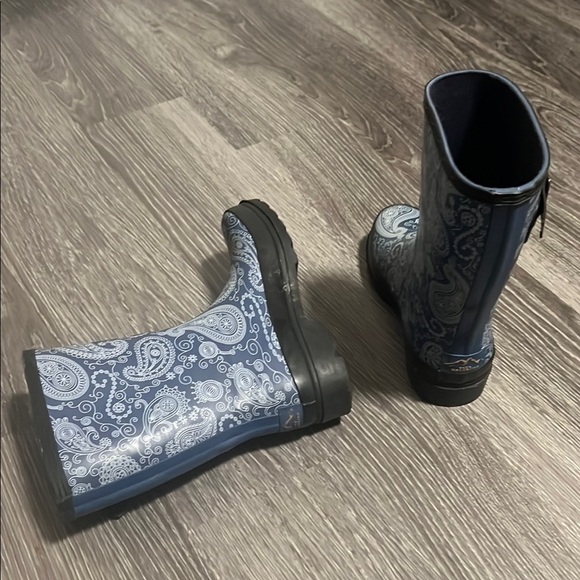 Blue Lace-Up Winter Boots with Sturdy Sole - Picture 4 of 5